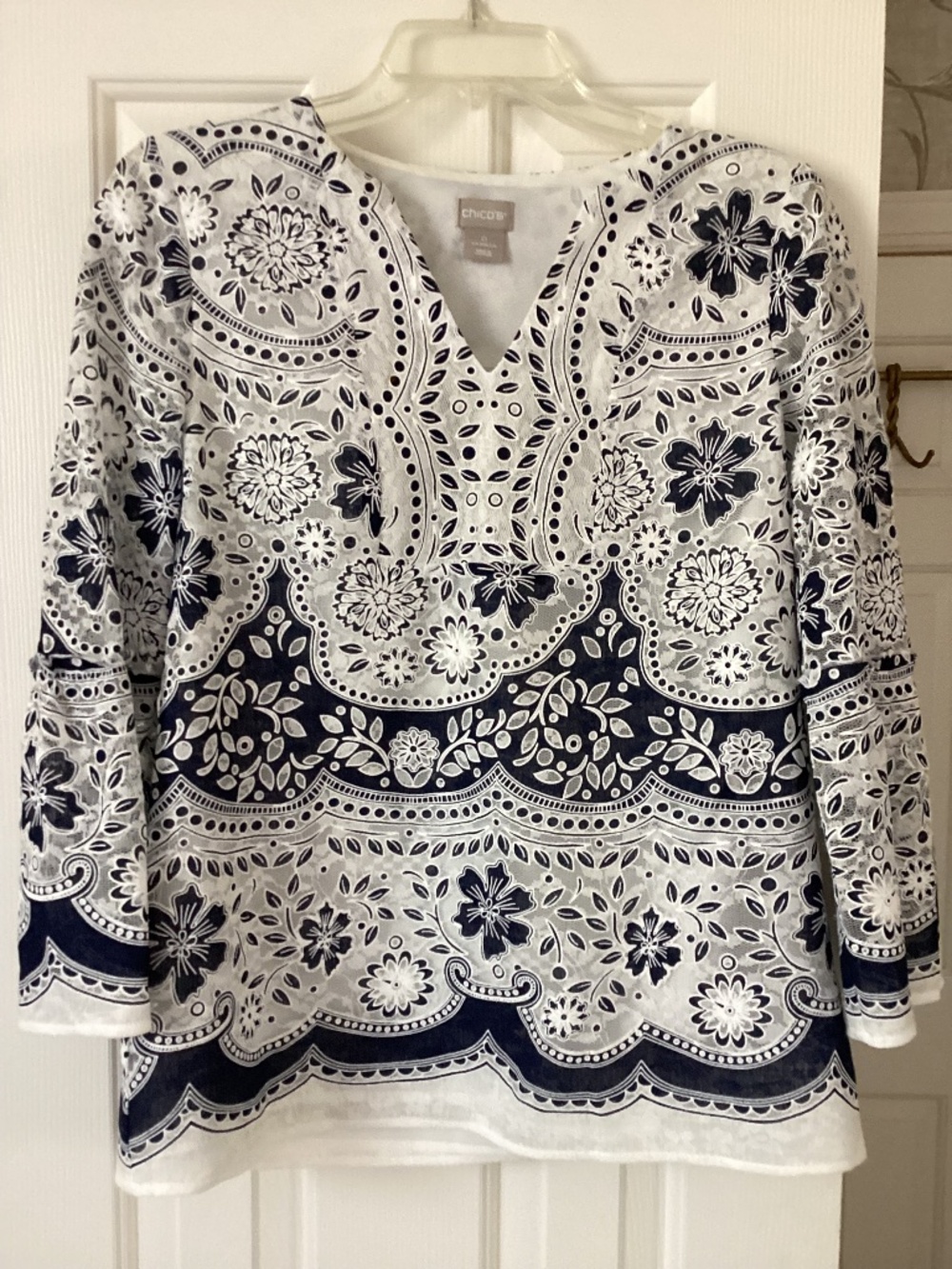 Chico’s navy and white lace top size 0